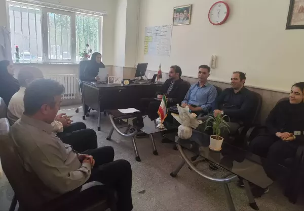 بازدید کارشناسان مدیریت آمار و فناوری اطلاعات از شبکه بهداشت و درمان کنگاور